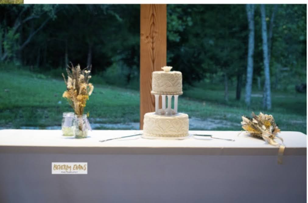 Wedding cake ready to be cut